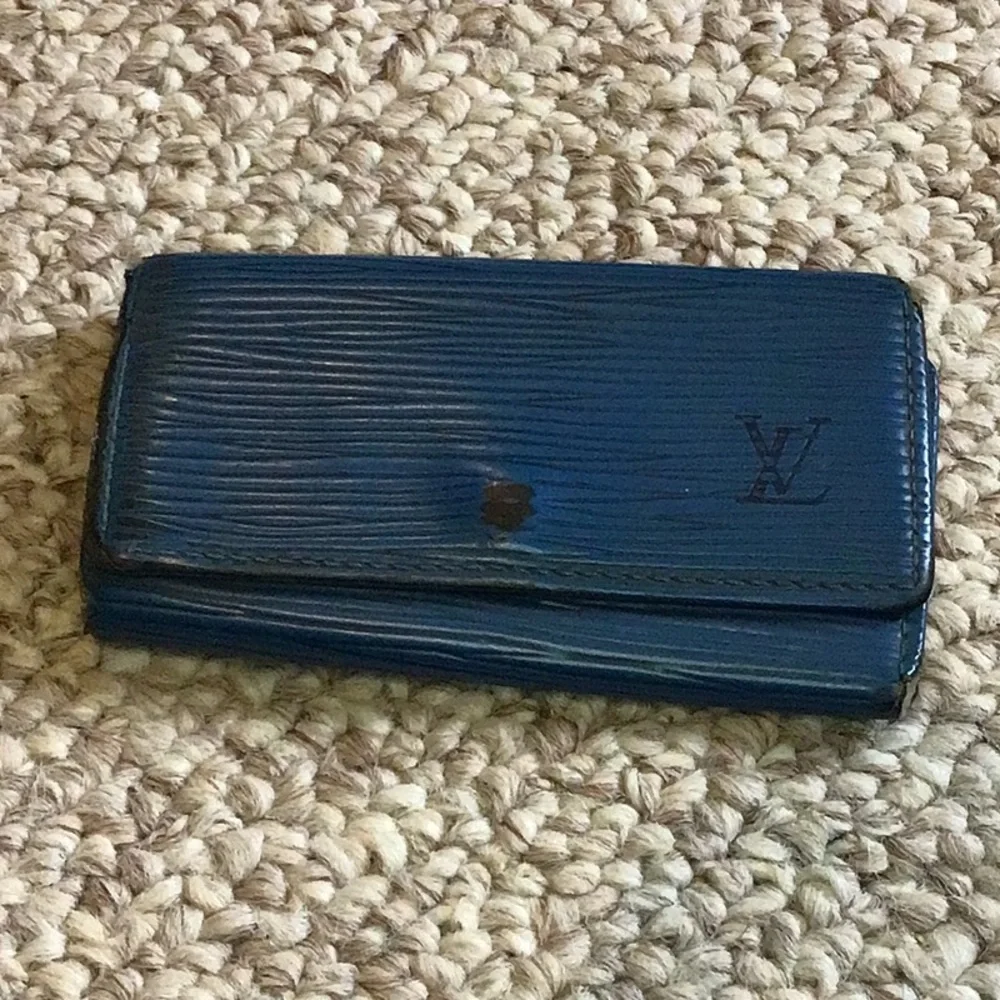 Louis Vuitton Eppy blue key holder(3) One missing